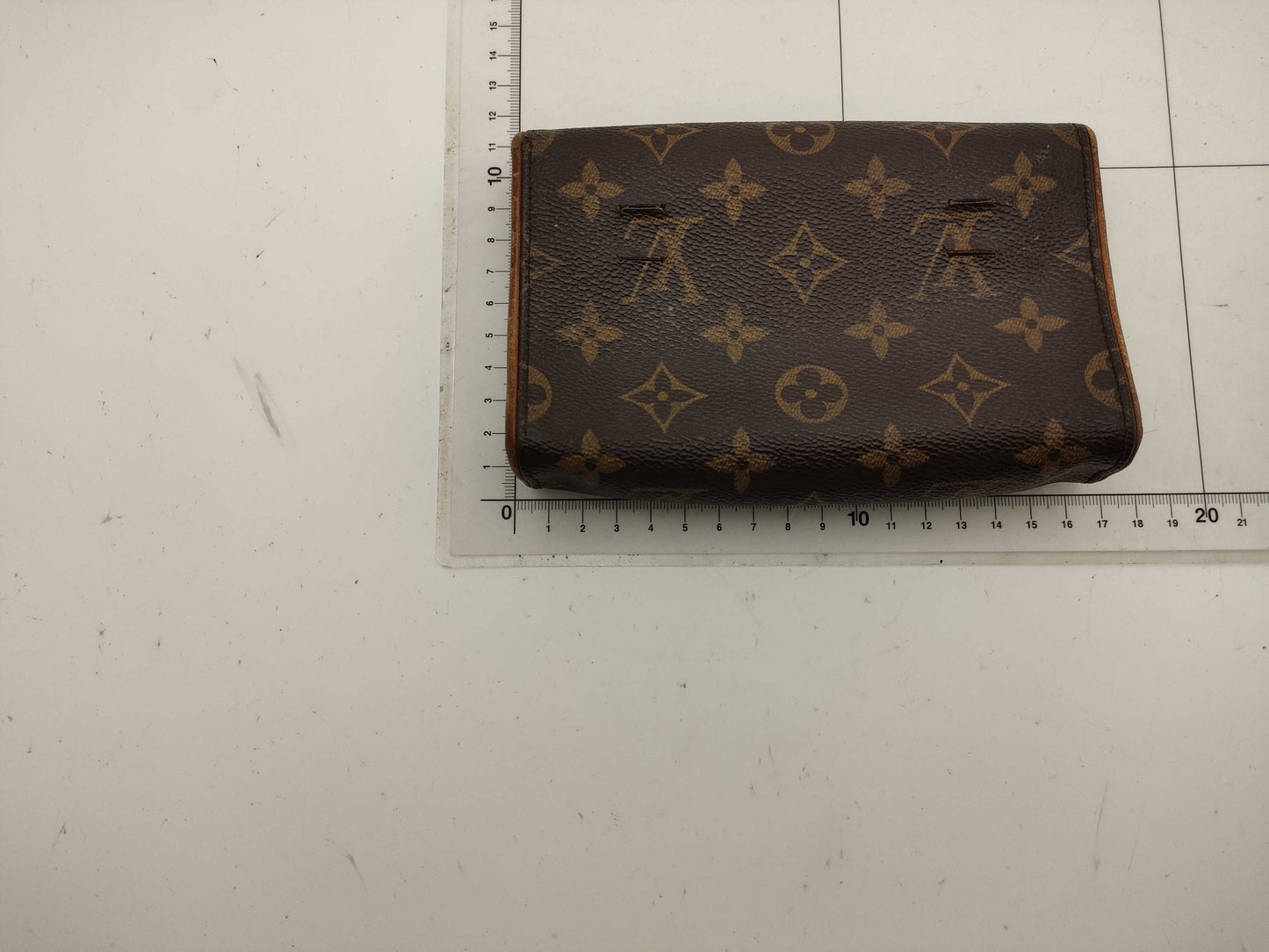 LOUIS VUITTON Monogram Pochette Florentine Pouch