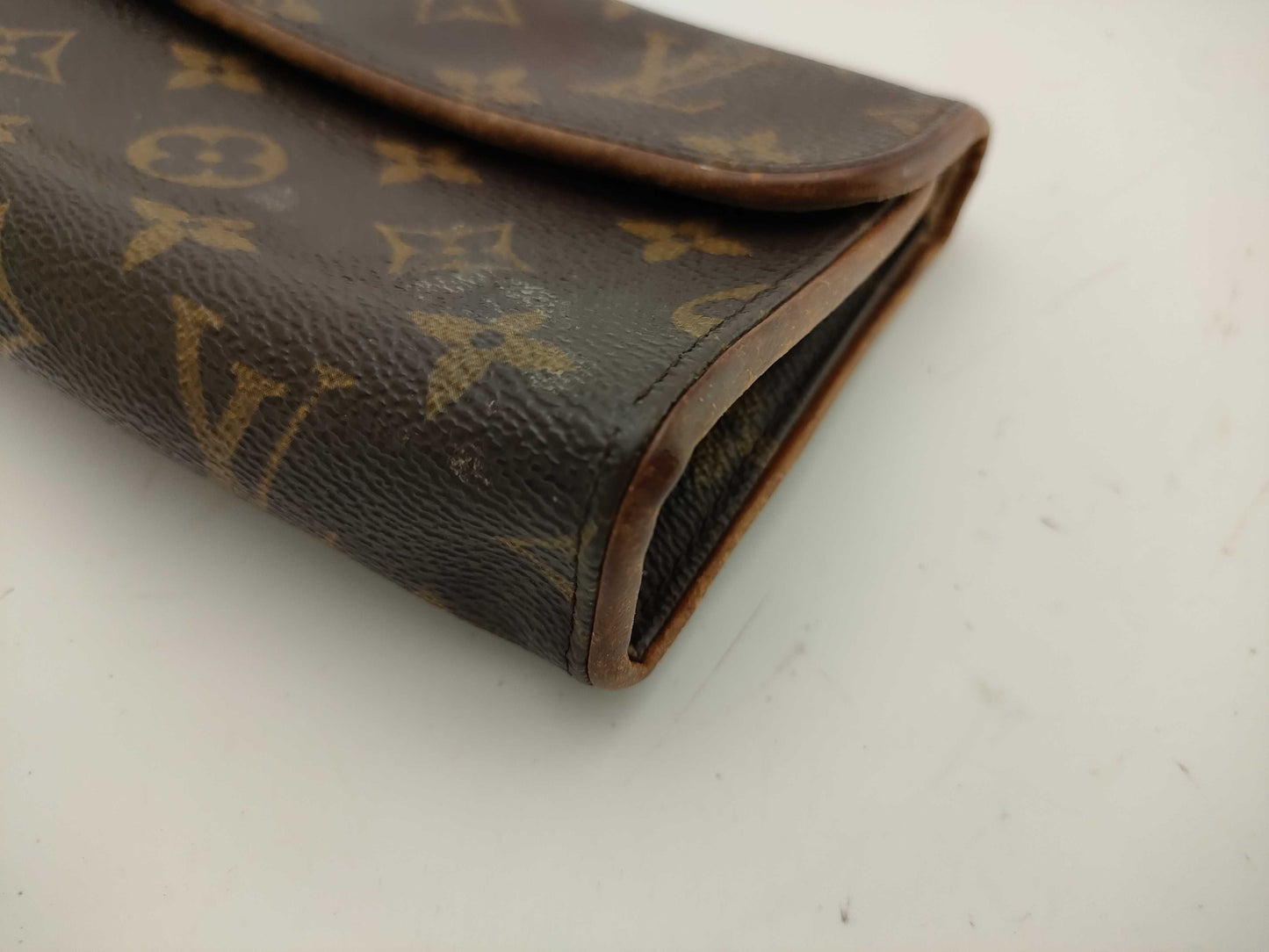LOUIS VUITTON Monogram Pochette Florentine Pouch