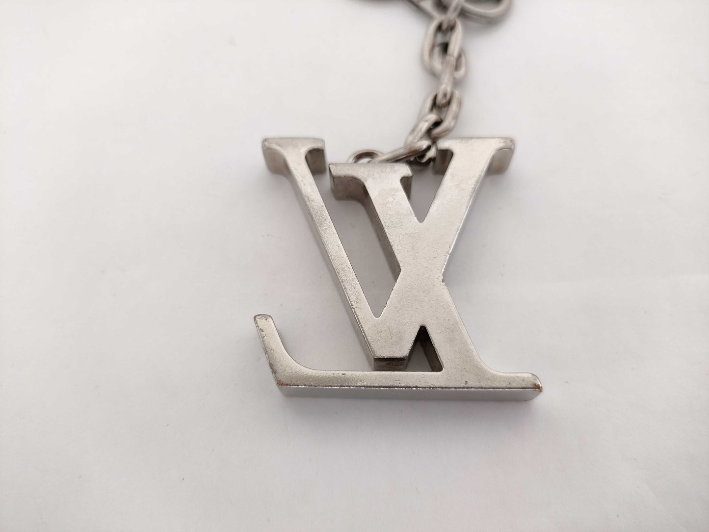 LOUIS VUITTON M65071 Porte-Clés Initial LV Key Case/Keychain