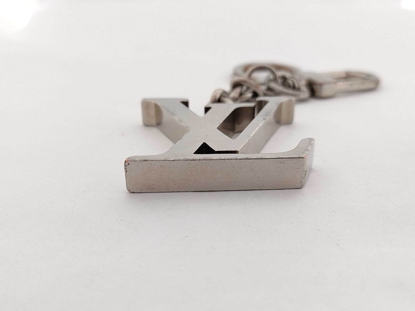 LOUIS VUITTON M65071 Porte-Clés Initial LV Key Case/Keychain