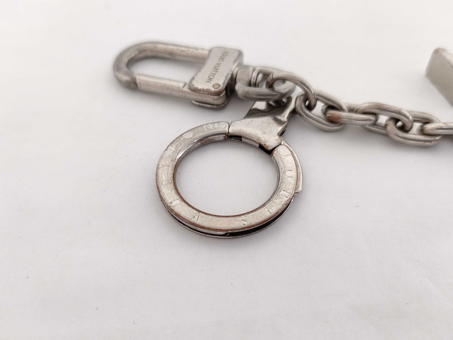 LOUIS VUITTON M65071 Porte-Clés Initial LV Key Case/Keychain