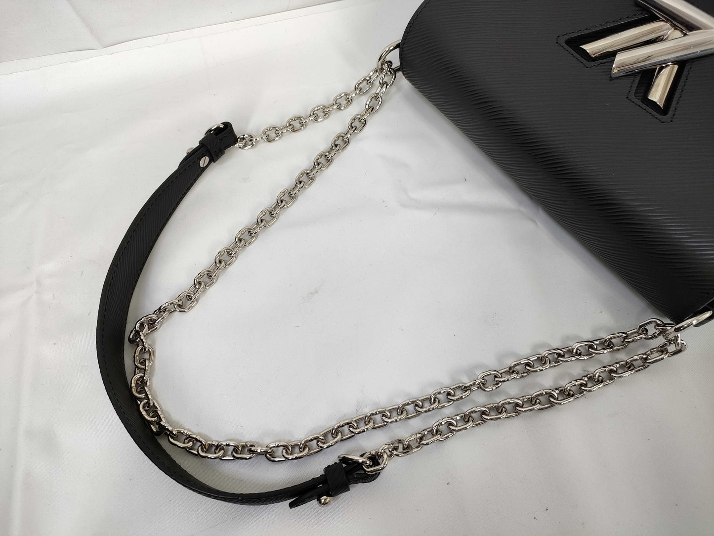 LOUIS VUITTON Epi Twist MM M50282 Black Mirrored Shoulder Bag