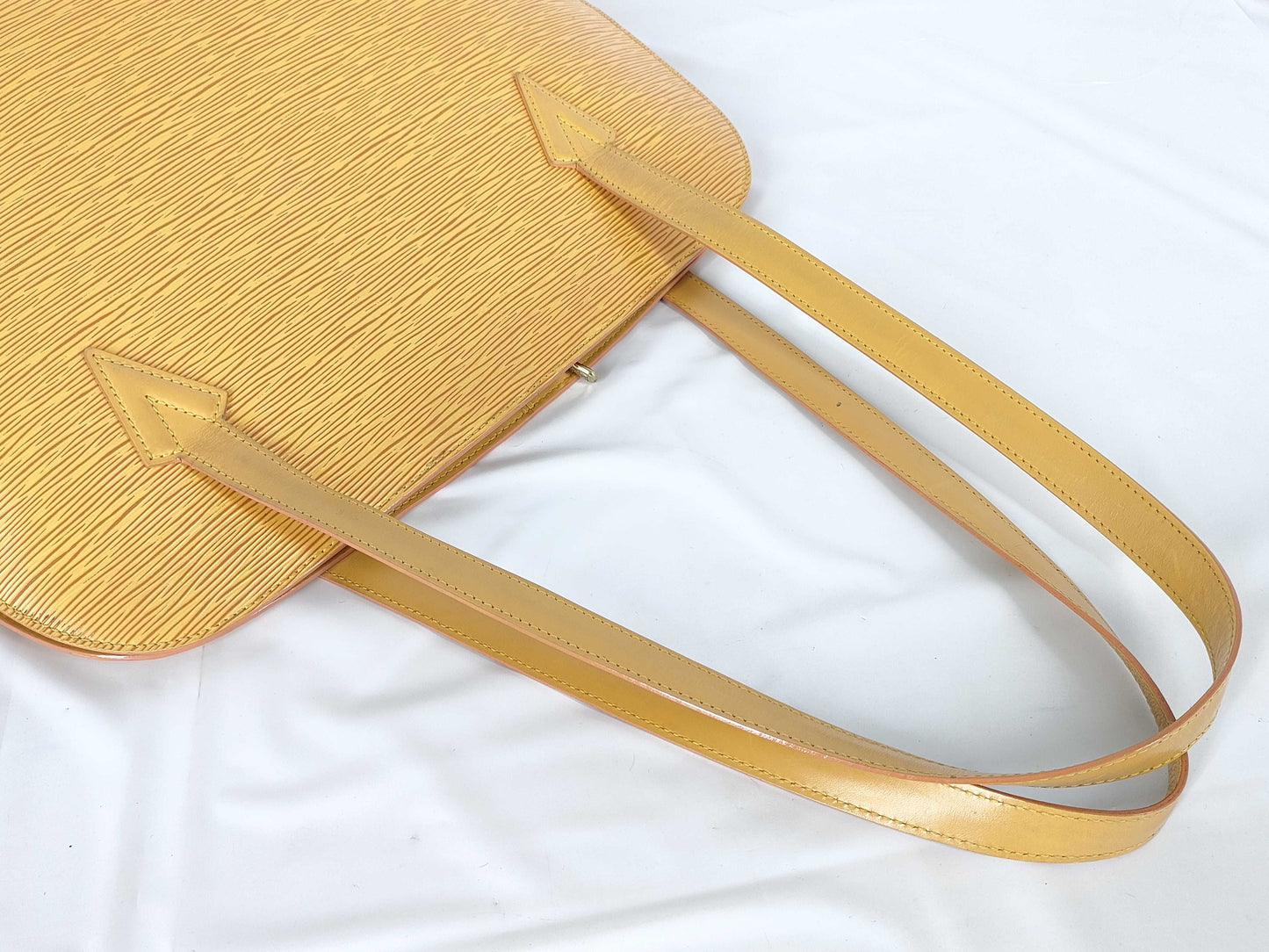 LOUIS VUITTON Epi Lussack Epi Handbag