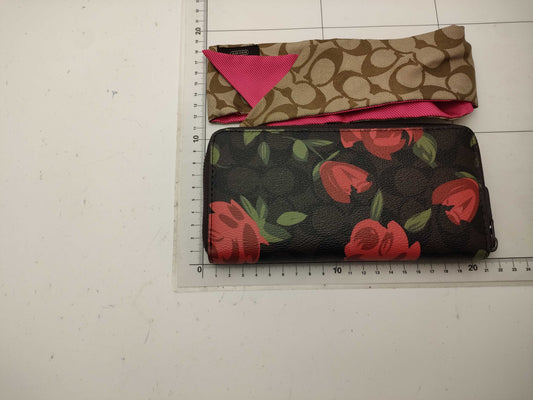 COACH Round Zip/Twilly Wallet