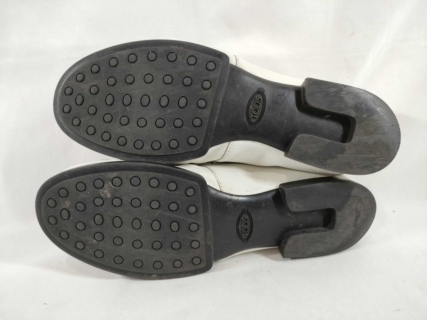 TODS Tod's Chain Leather Loafers