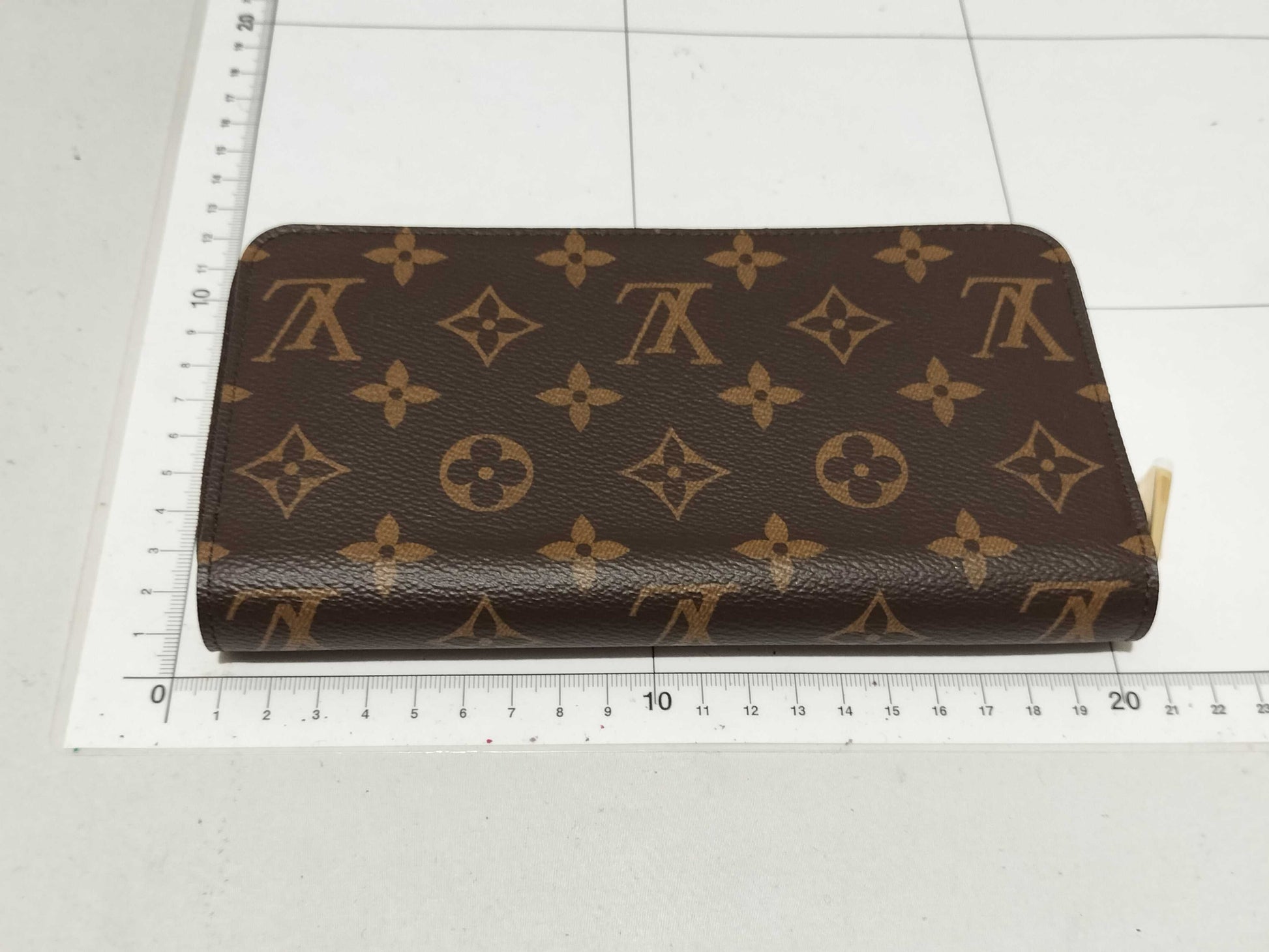 LOUIS VUITTON Monogram Zippy Wallet
