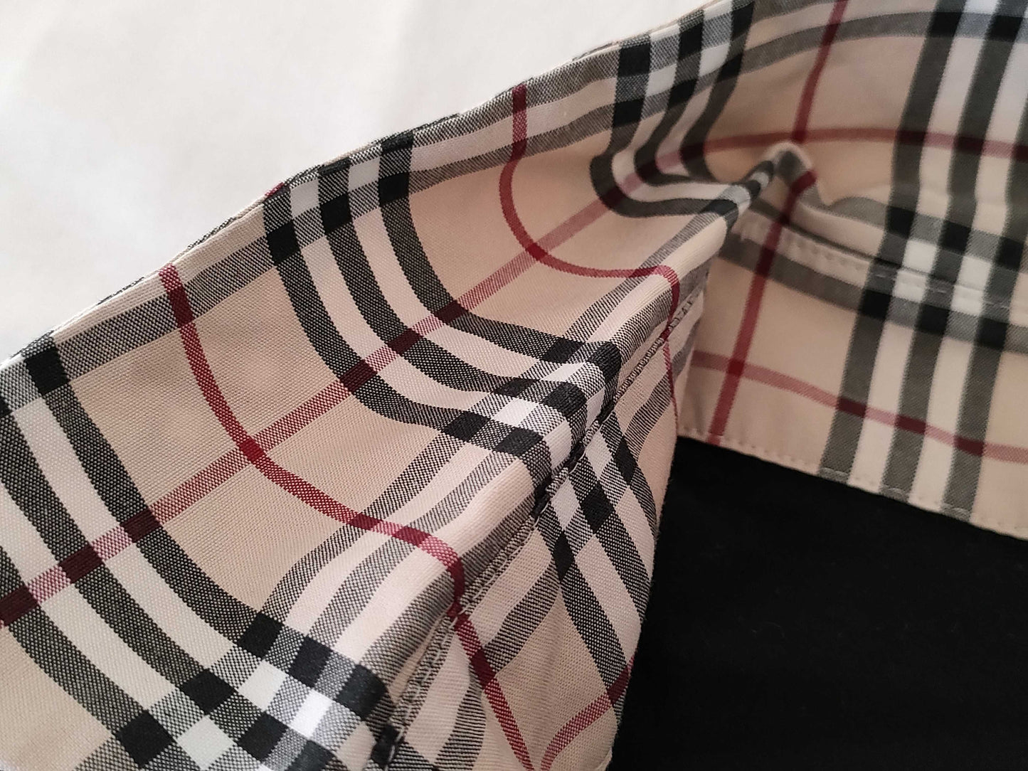 BURBERRY Short Sleeve T-Shirt / Collar and Sleeve Nova Check / Black T-Shirt