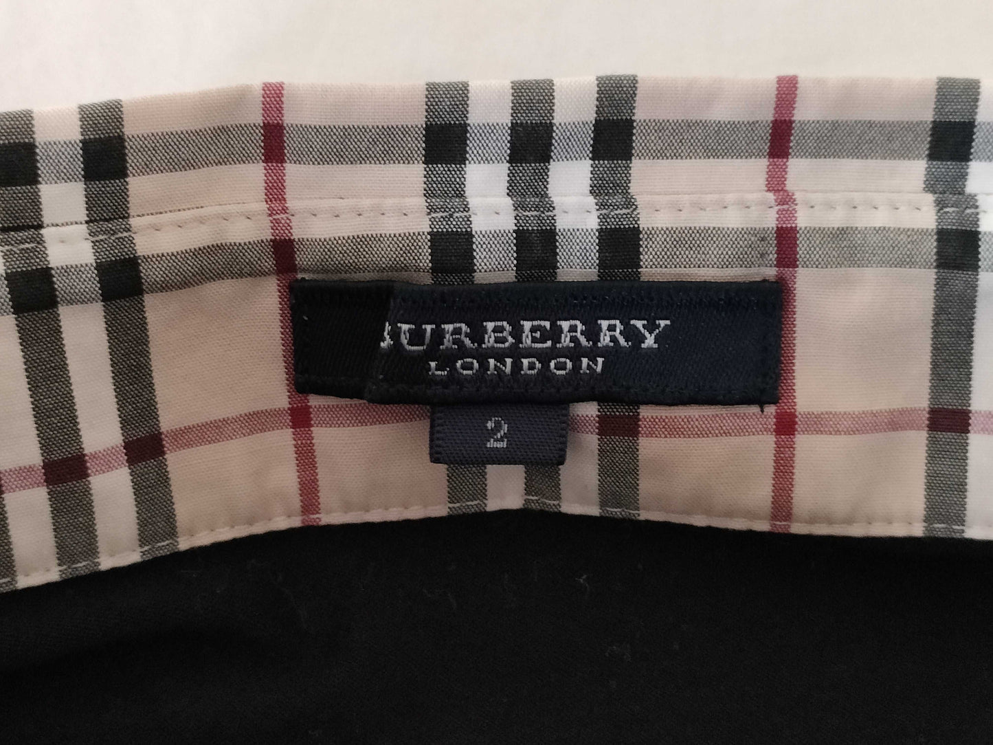 BURBERRY Short Sleeve T-Shirt / Collar and Sleeve Nova Check / Black T-Shirt