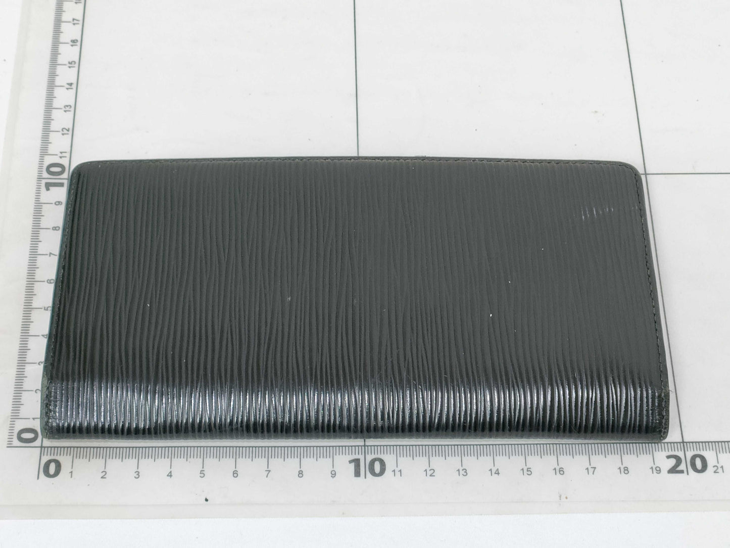 LOUIS VUITTON Epi Epi Portefeuille Brazza Wallet