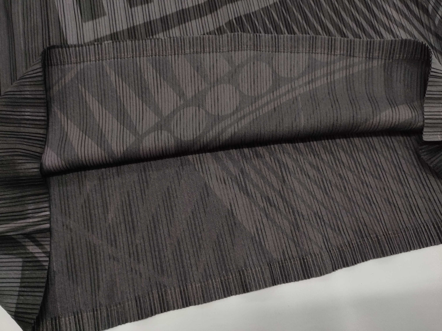 ISSEY MIYAKE Pleats Please Patterned High Neck Monotone Top