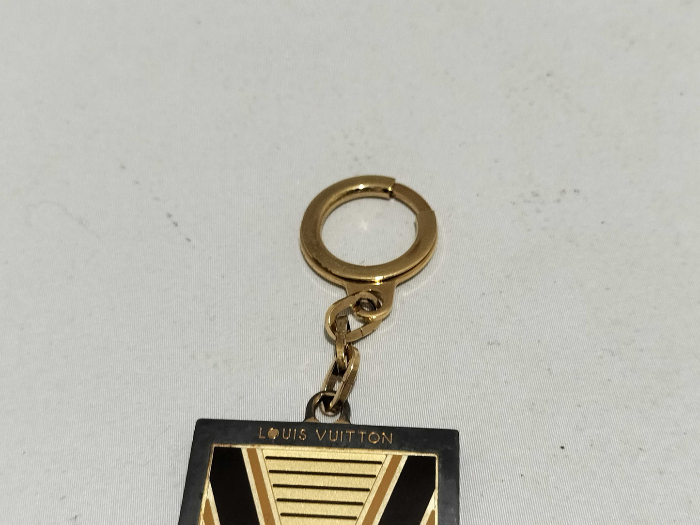 LOUIS VUITTON M65365/Keychain/Charm/Porte-Clés V Rouge Key Case/Keychain