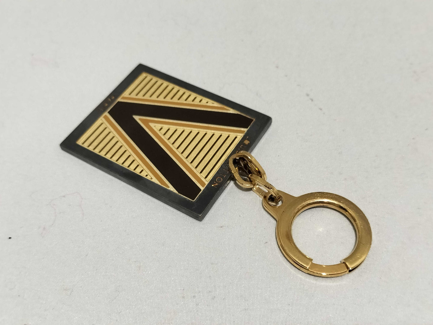 LOUIS VUITTON M65365/Keychain/Charm/Porte-Clés V Rouge Key Case/Keychain