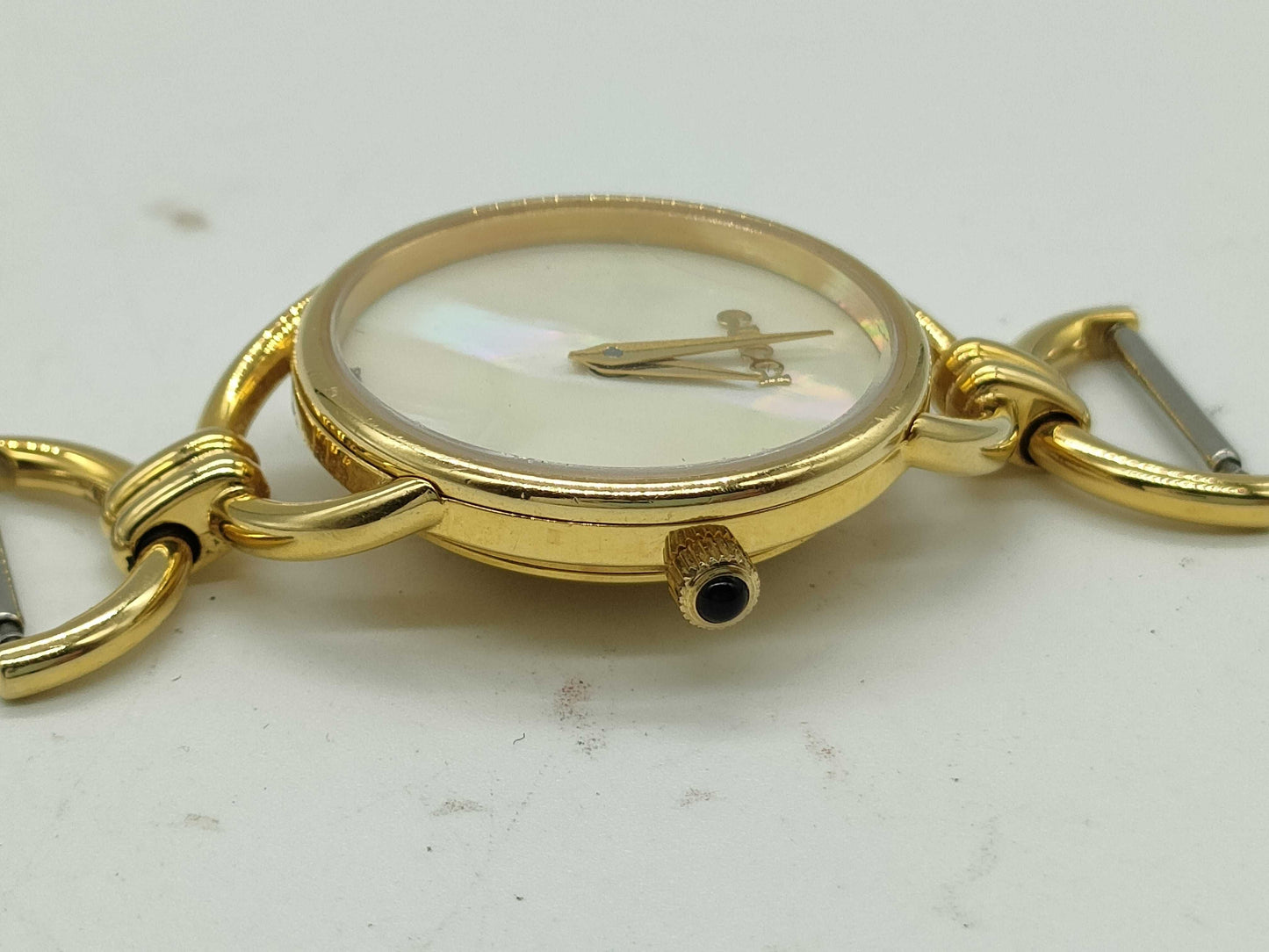 GUCCI 6000.2.L Round Gold Unmoving Women's Watch