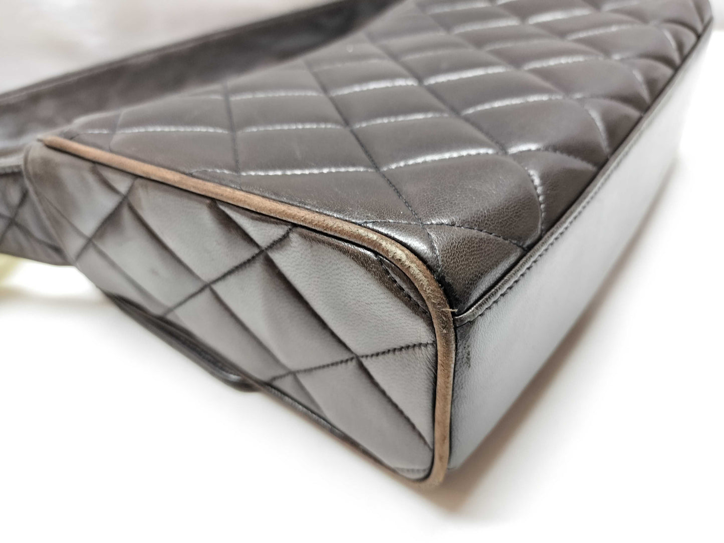 CHANEL Lambskin Matelasse Leather Shoulder Bag