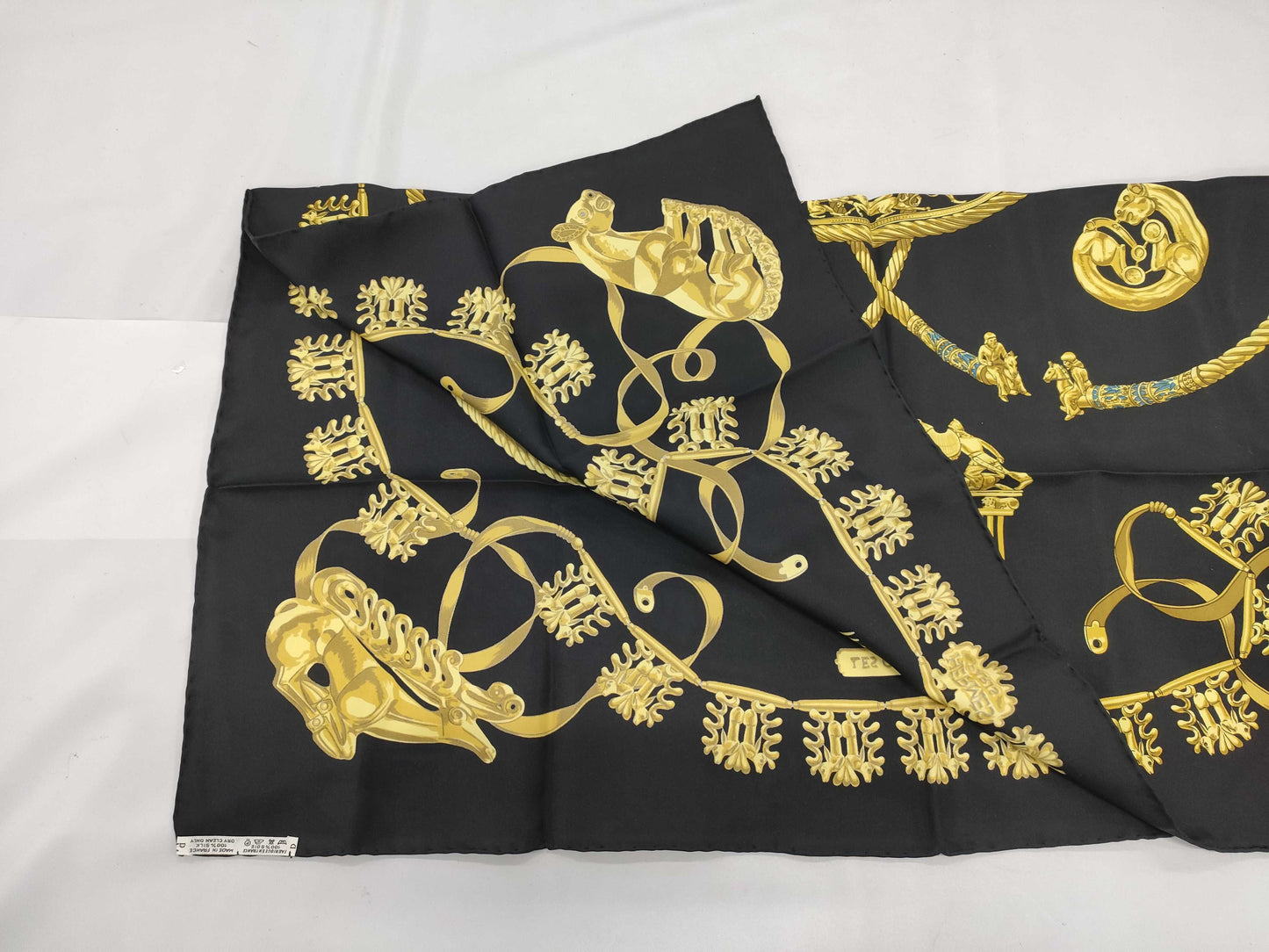 HERMES LES CAVALIERS D OR Scarf