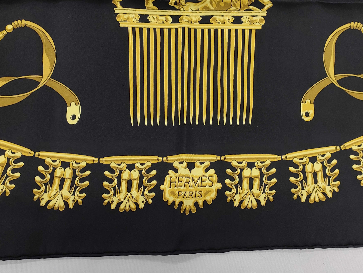 HERMES LES CAVALIERS D OR Scarf