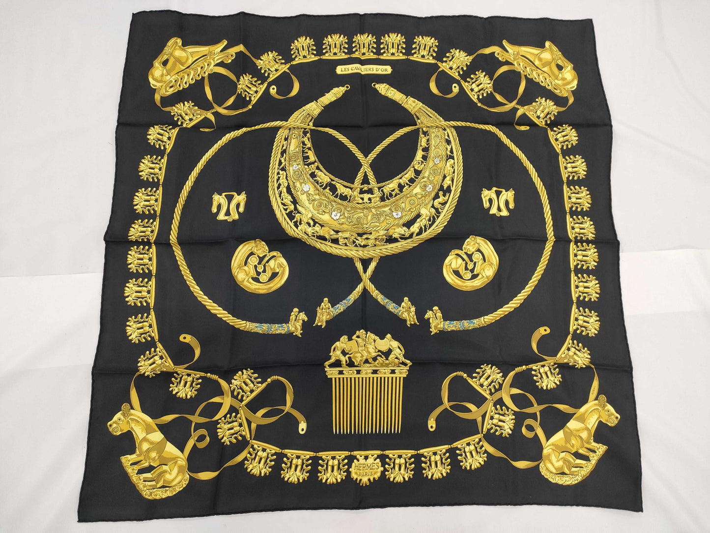 HERMES LES CAVALIERS D OR Scarf
