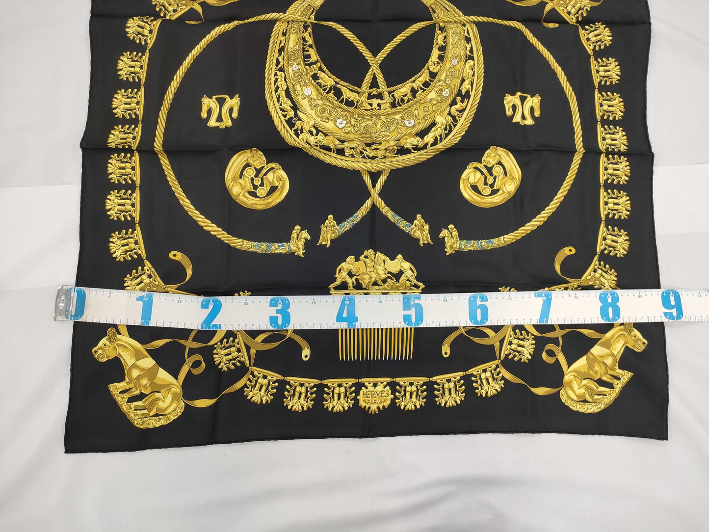 HERMES LES CAVALIERS D OR Scarf