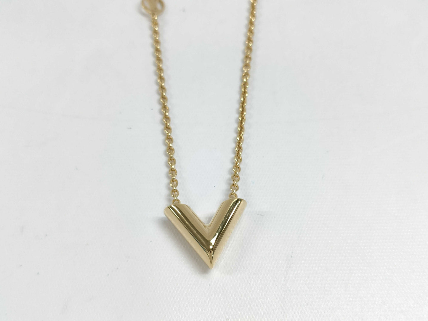 LOUIS VUITTON M00857 Essential Necklace
