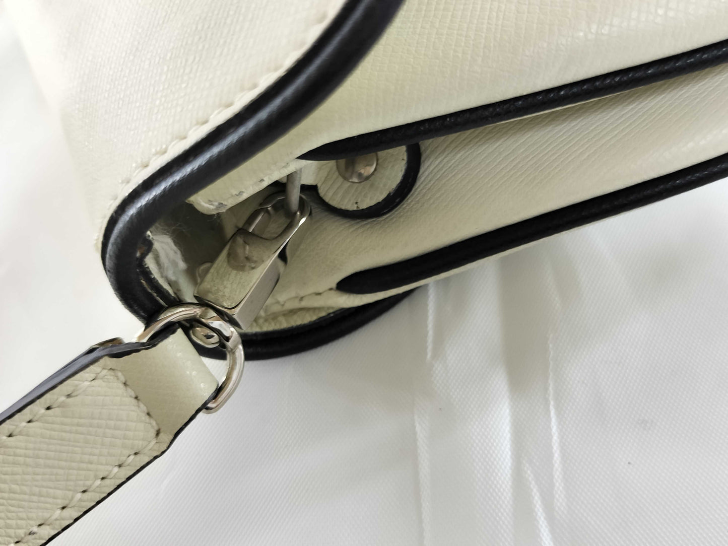 Salvatore Ferragamo Gancini One-Shoulder Bag Shoulder Bag