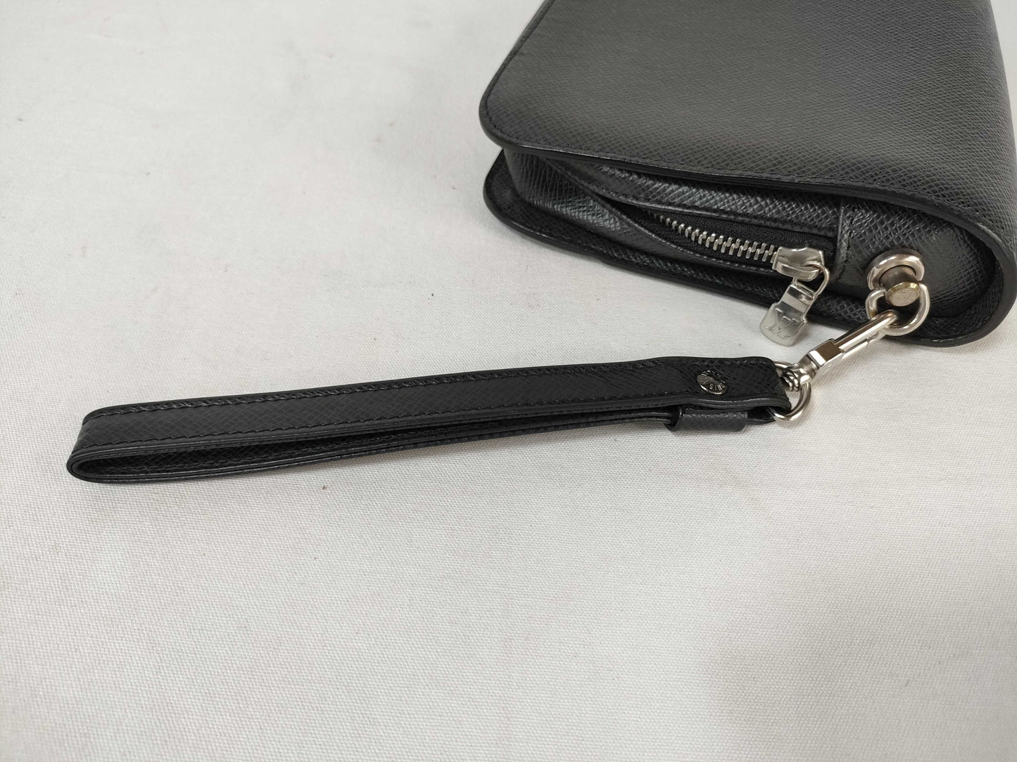 LOUIS VUITTON Taiga Baikal Second Bag