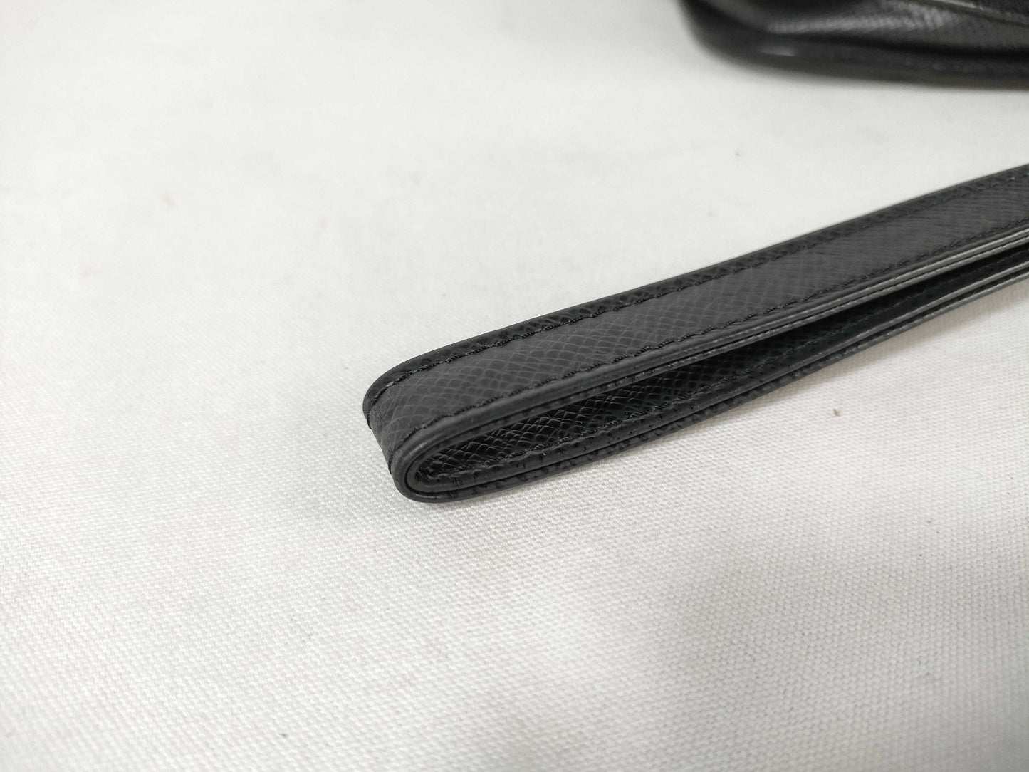 LOUIS VUITTON Taiga Baikal Second Bag