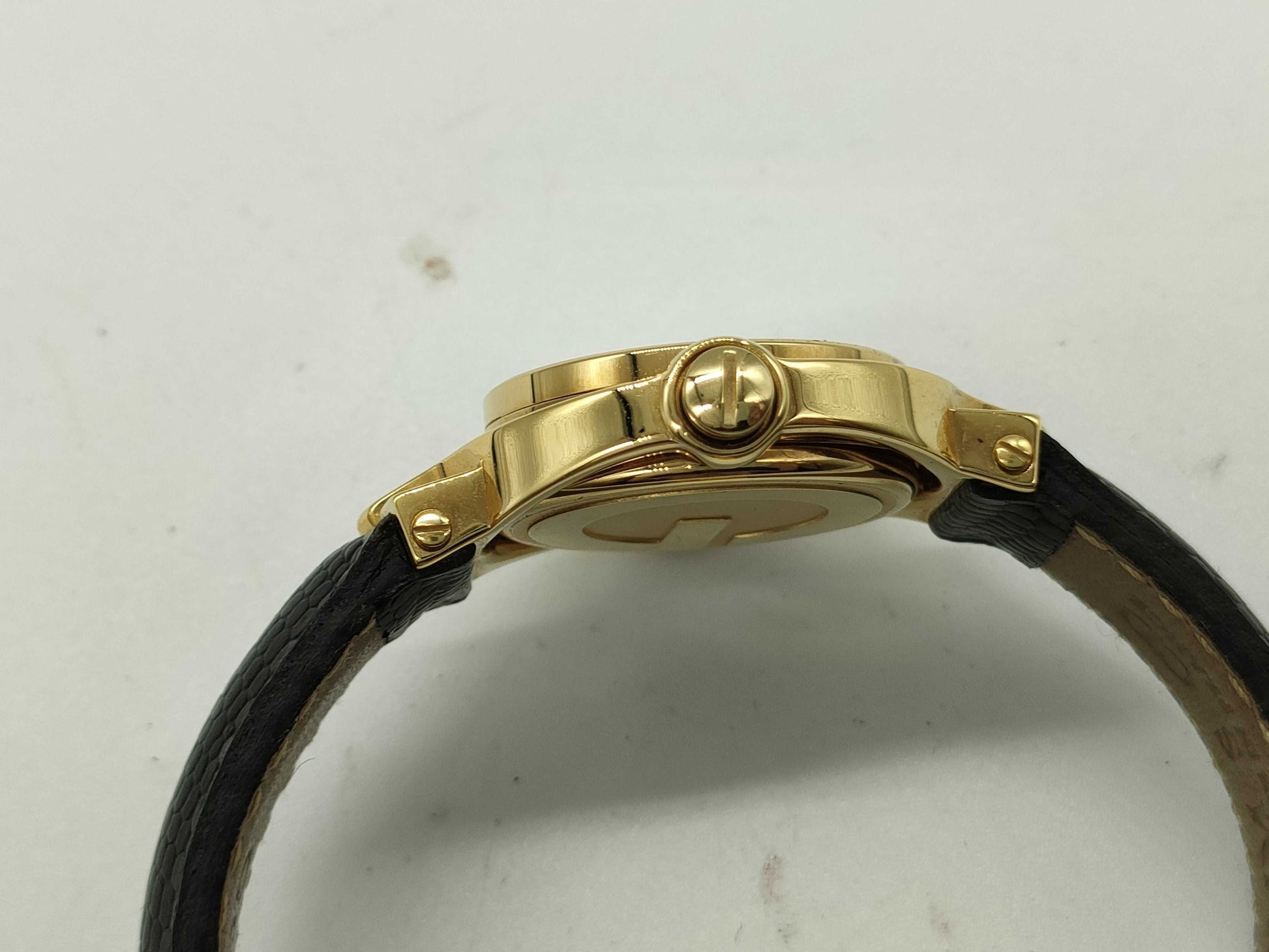 GUCCI 6600L Turnface Women's Watch