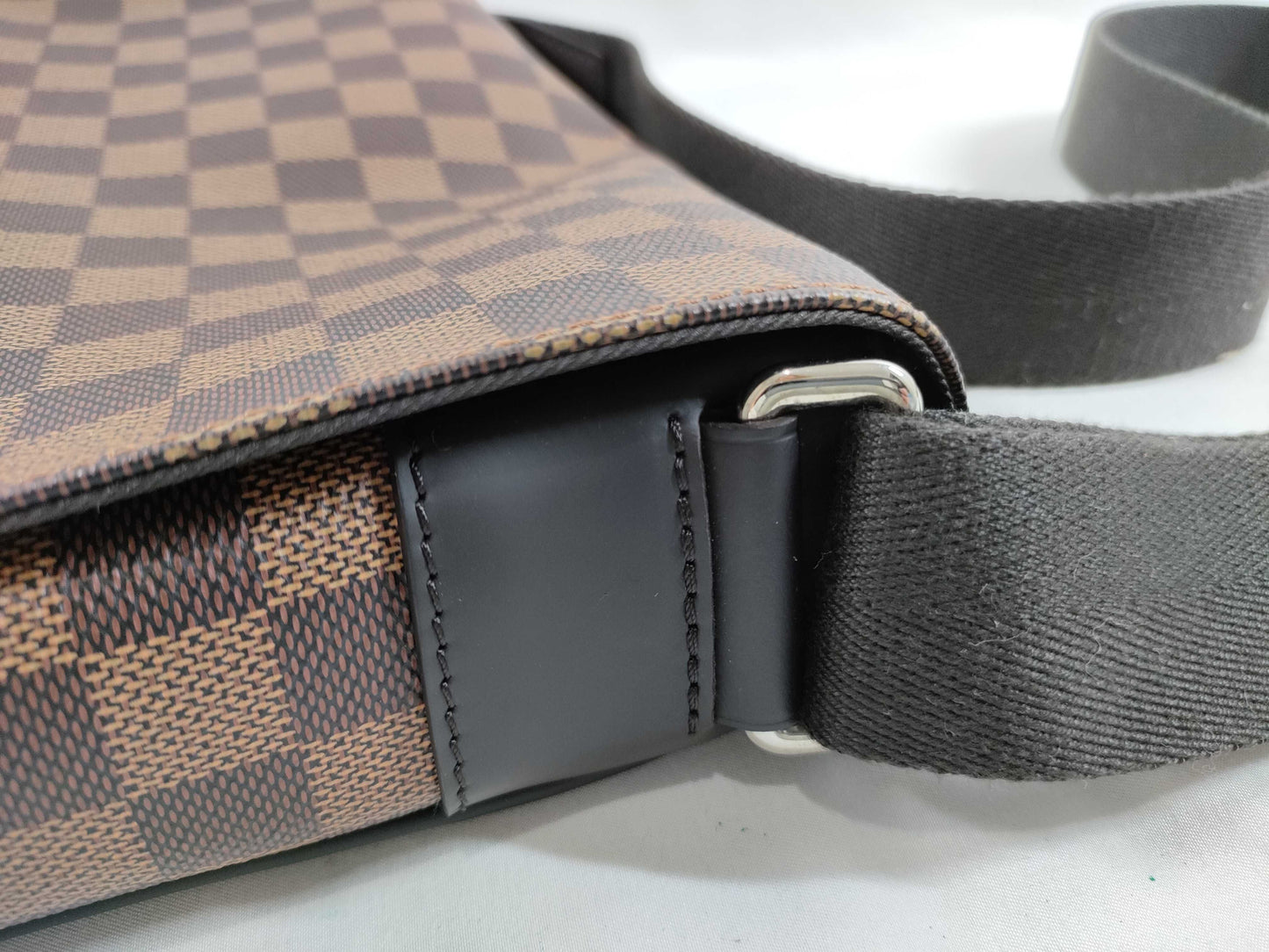 LOUIS VUITTON Damier District N41031 Shoulder Bag