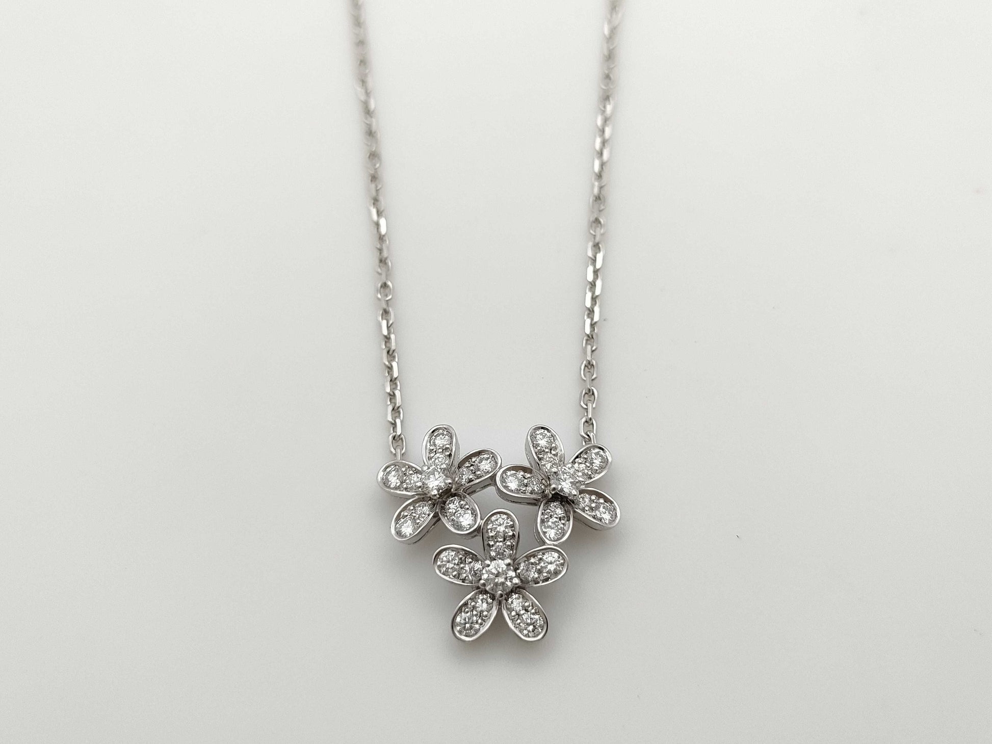 Van Cleef&Arpels Socrates Triple Diamond WG AU750 7.2g Necklace