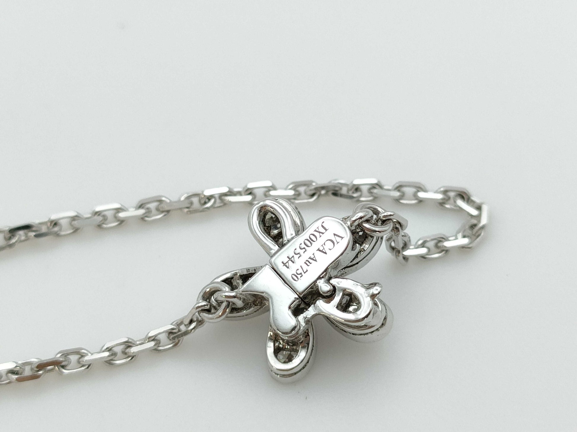 Van Cleef&Arpels Socrates Triple Diamond WG AU750 7.2g Necklace