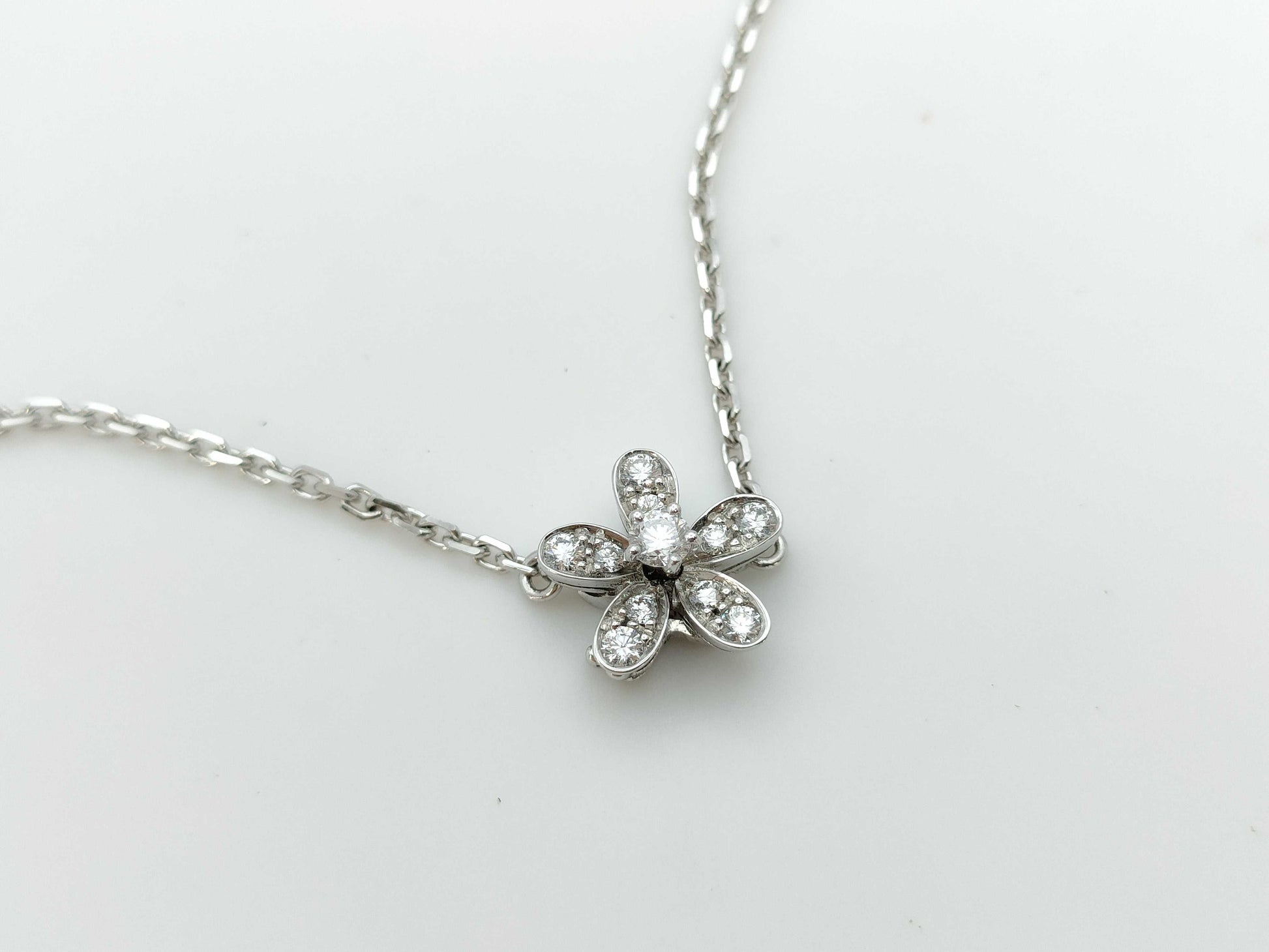 Van Cleef&Arpels Socrates Triple Diamond WG AU750 7.2g Necklace