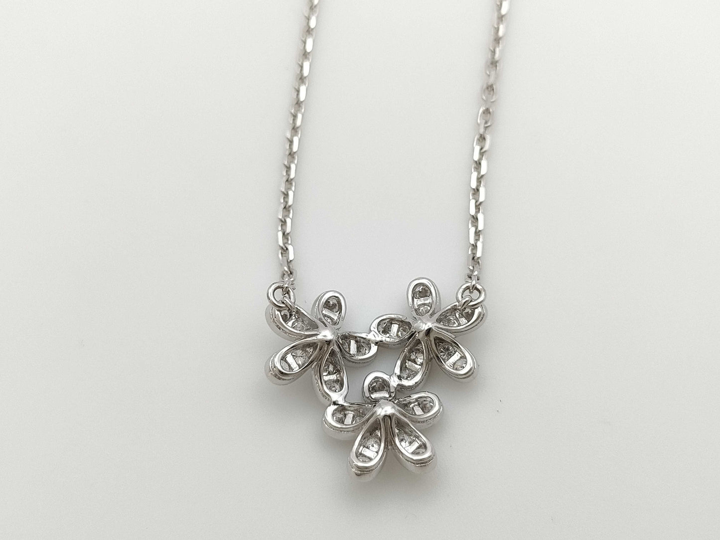 Van Cleef&Arpels Socrates Triple Diamond WG AU750 7.2g Necklace