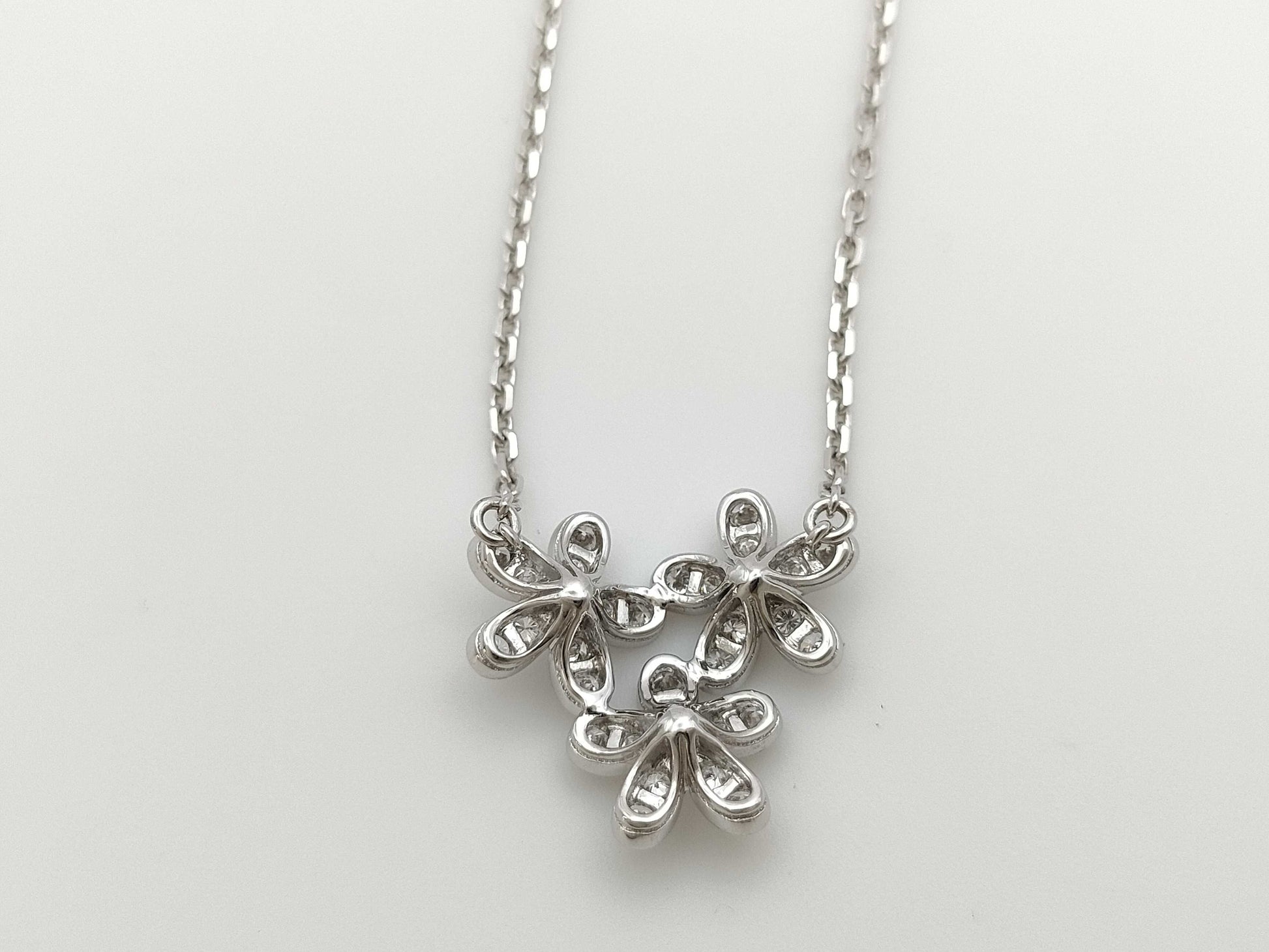 Van Cleef&Arpels Socrates Triple Diamond WG AU750 7.2g Necklace