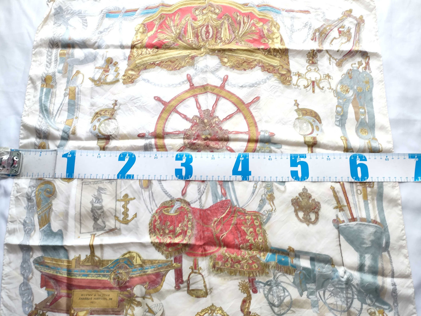 HERMES Carré MUSEUM 65cm Scarf