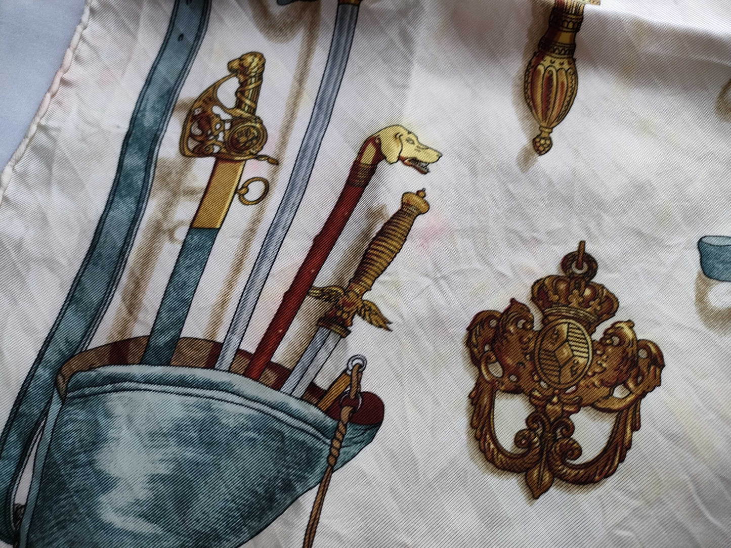 HERMES Carré MUSEUM 65cm Scarf