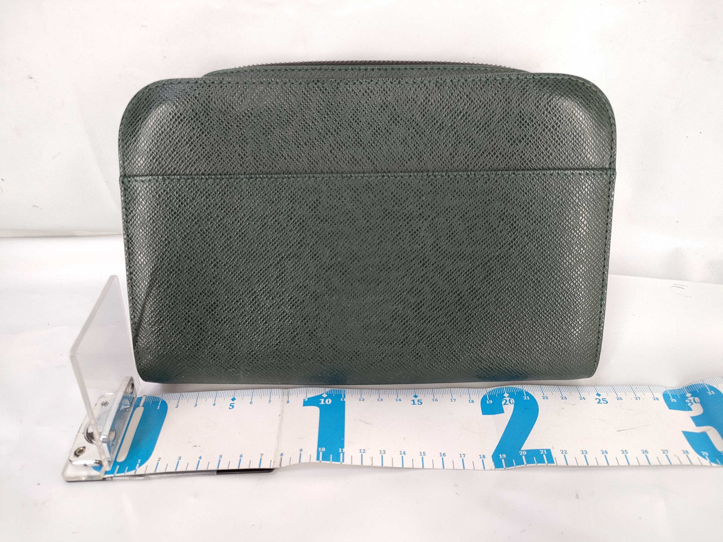 LOUIS VUITTON Taiga Episea Green Handbag