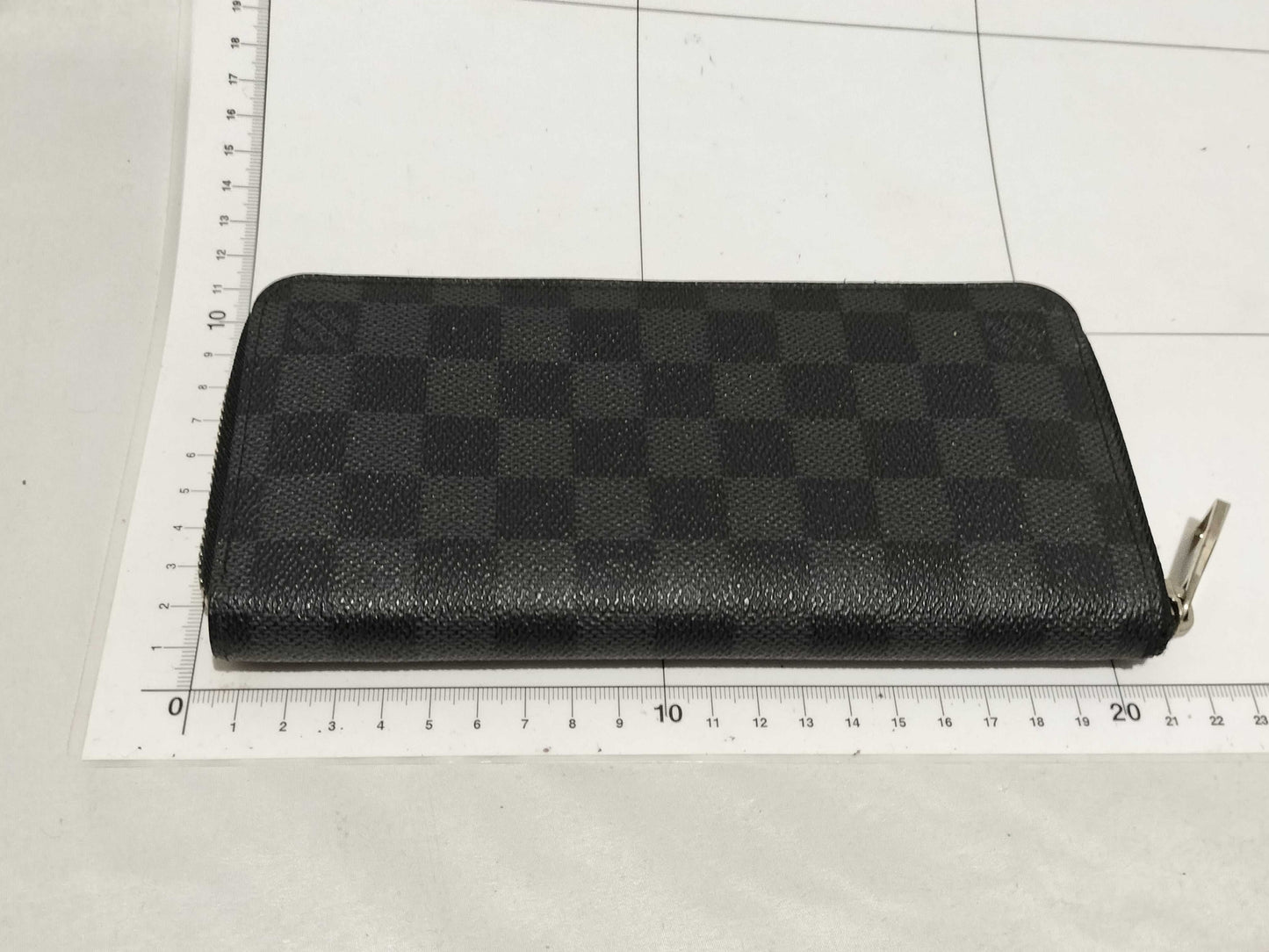 LOUIS VUITTON Damier Graphite Zippy Organizer Wallet