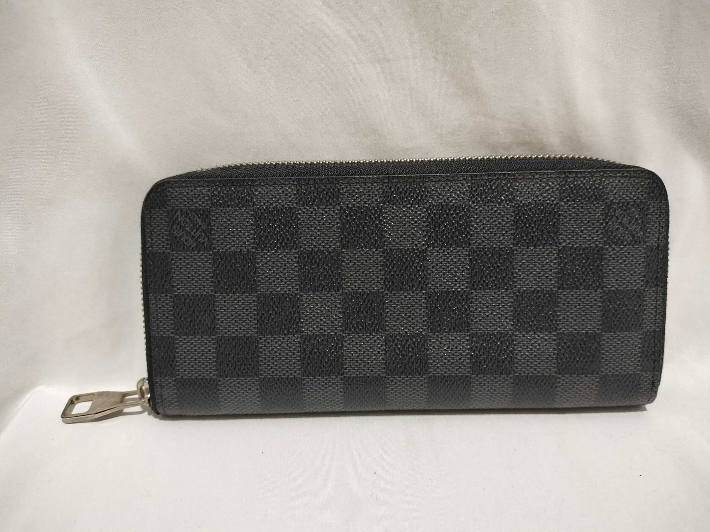 LOUIS VUITTON Damier Graphite Zippy Organizer Wallet