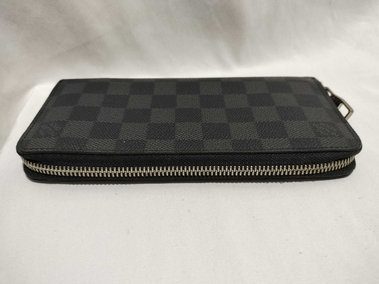 LOUIS VUITTON Damier Graphite Zippy Organizer Wallet
