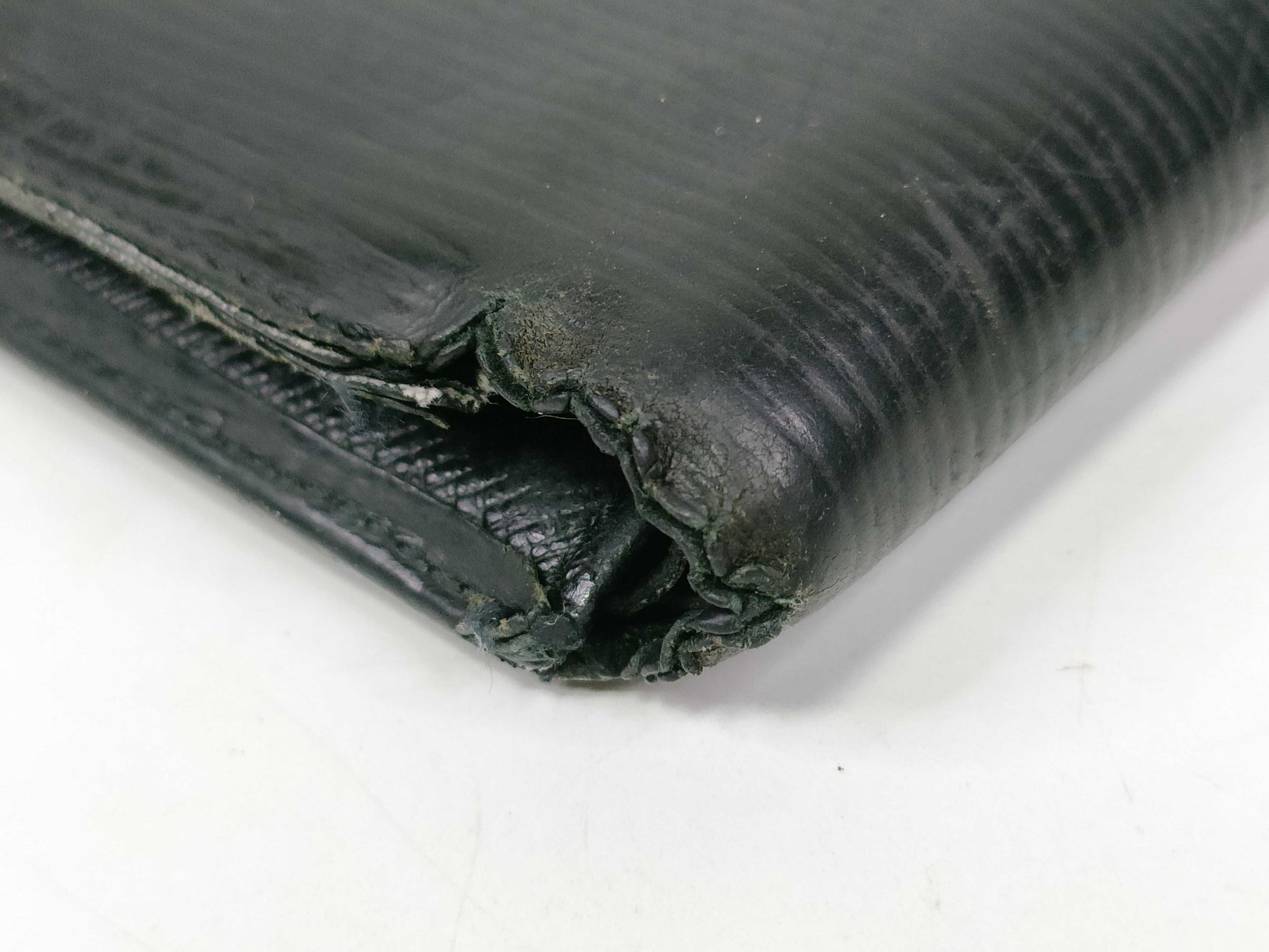 LOUIS VUITTON Epi Bifold Wallet