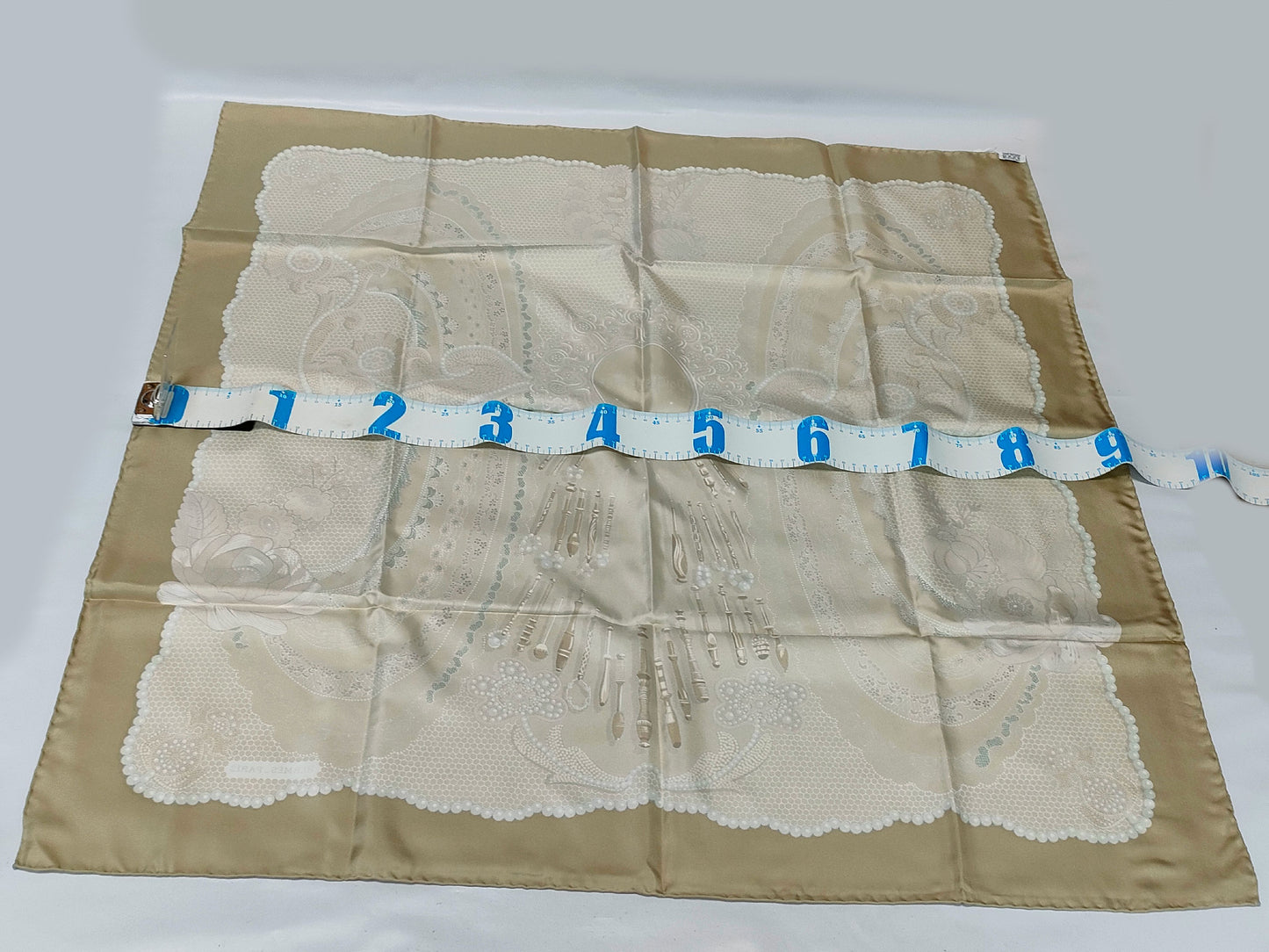 HERMES Carré Carré 90 Doigts de Fee/Fairy Finger Scarf