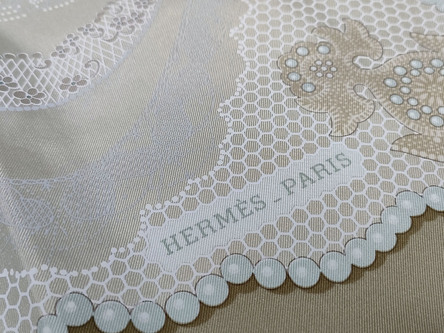 HERMES Carré Carré 90 Doigts de Fee/Fairy Finger Scarf