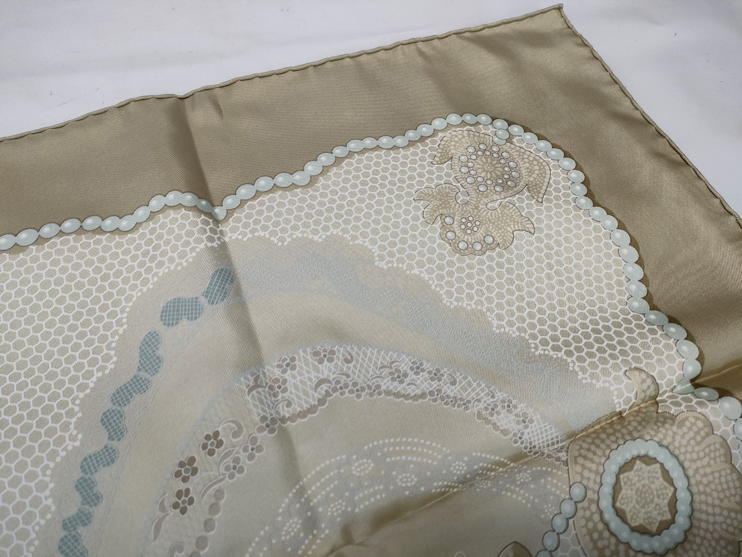 HERMES Carré Carré 90 Doigts de Fee/Fairy Finger Scarf