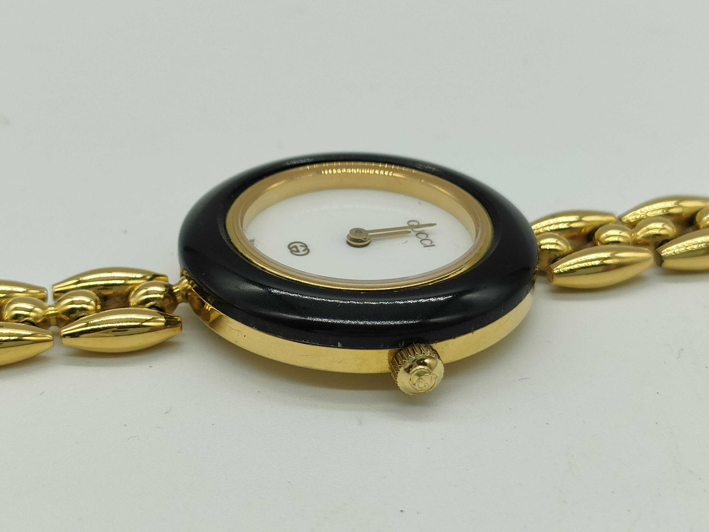 GUCCI 1100-L Change Bezel Chain Strap Women's Watch