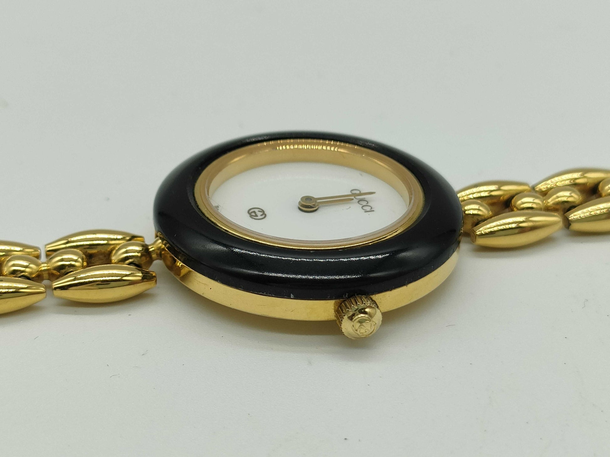 GUCCI 1100-L Change Bezel Chain Strap Women's Watch