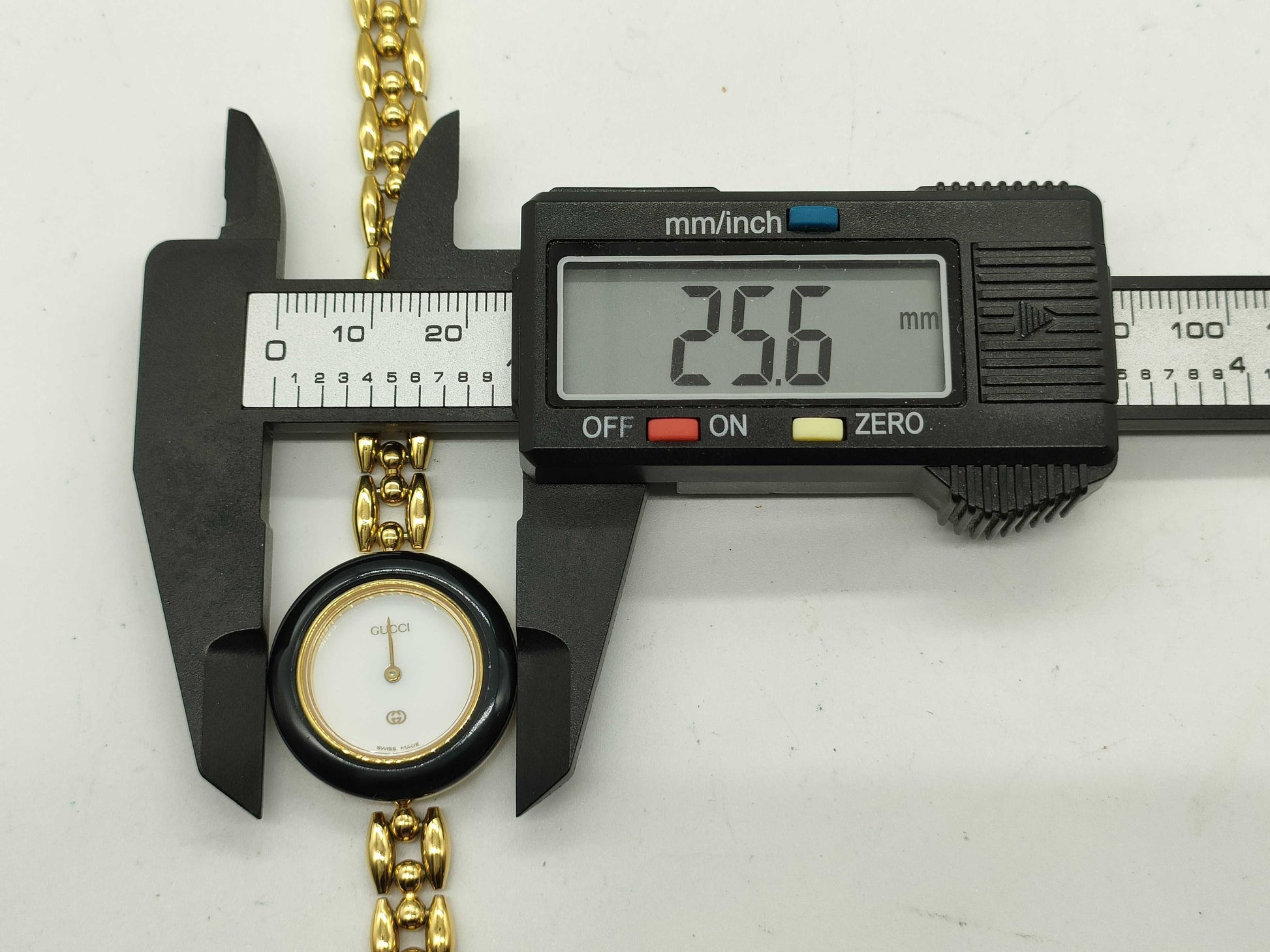 GUCCI 1100-L Change Bezel Chain Strap Women's Watch