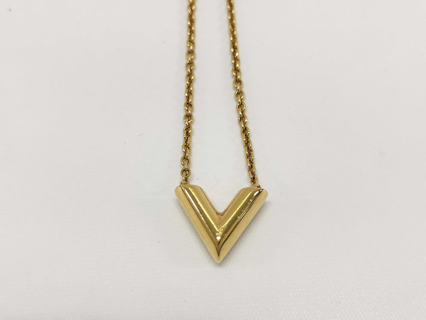 LOUIS VUITTON Essential Necklace Necklace