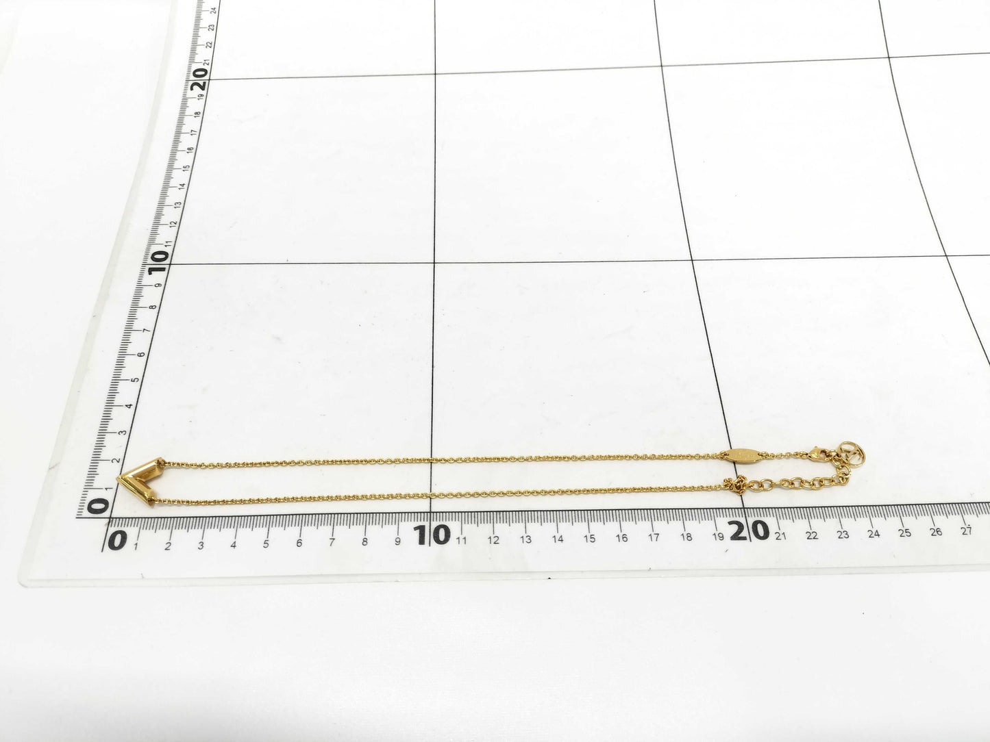 LOUIS VUITTON Essential Necklace Necklace