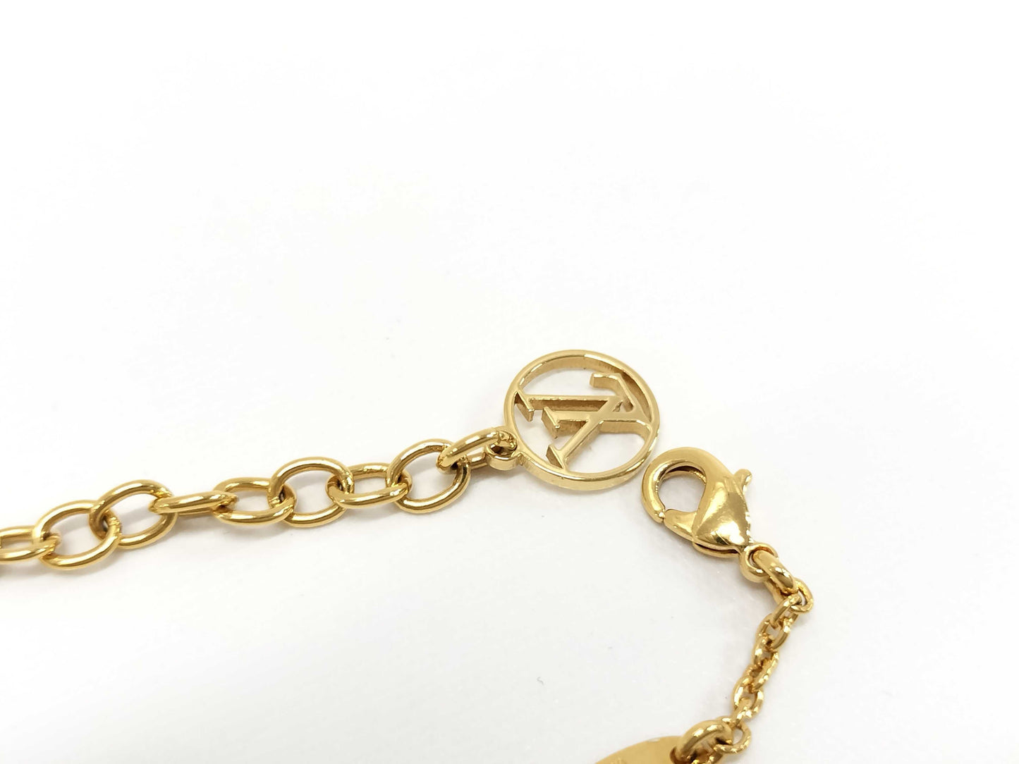 LOUIS VUITTON Essential Necklace Necklace