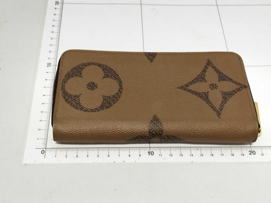 LOUIS VUITTON Monogram Giant Reverse Zippy Wallet